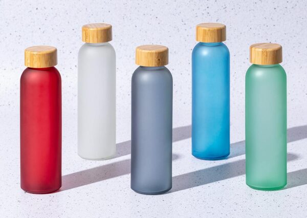 Klimavenlig glasflaske med bambuslåg