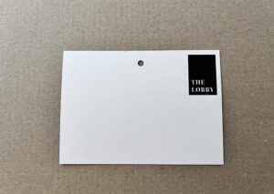 Miljøvenligt navneskilt i genbrugspapir